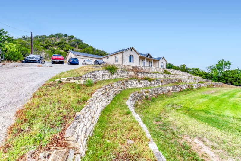 Virtual tour of 39 La Toya Trl