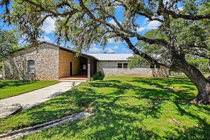 Virtual tour of 3900 FM 2325