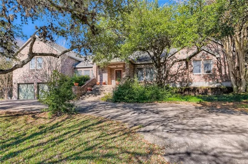 Virtual tour of 3900 Lakeplace LN