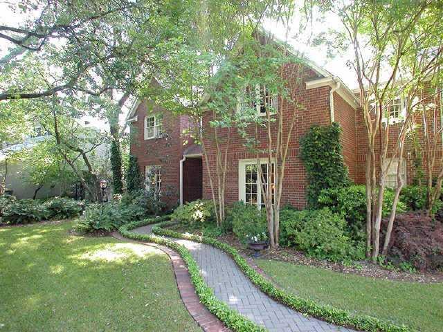 Virtual tour of 3901 Berryhill Way