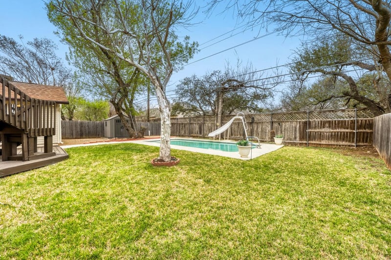 Virtual tour of 3902 Hillside DR