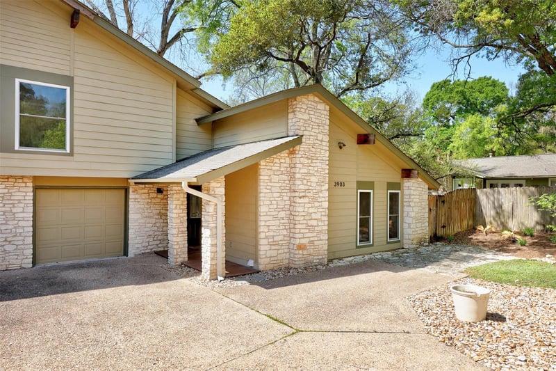 Virtual tour of 3903 Knollwood DR Unit #2