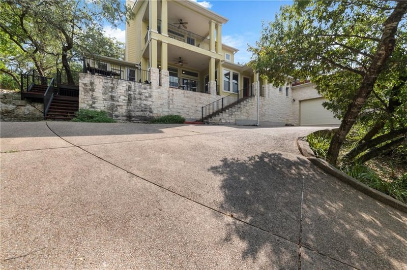 Virtual tour of 3904 Knollwood DR