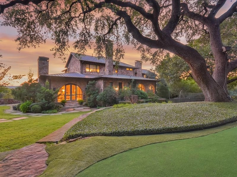 Virtual tour of 3907 Balcones Dr