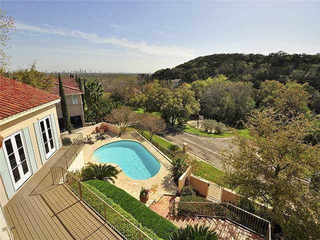 Virtual tour of 3908 BONNELL Dr Unit #2
