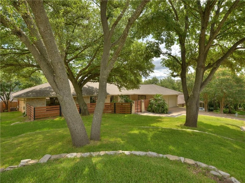 Virtual tour of 3910 Glengarry DR