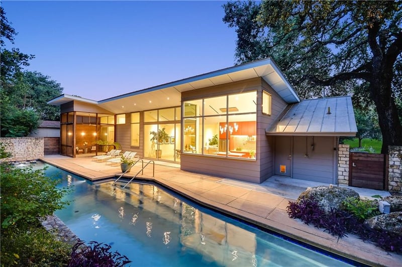 Virtual tour of 3910 Knollwood DR