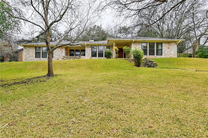 Virtual tour of 3913 Knollwood DR