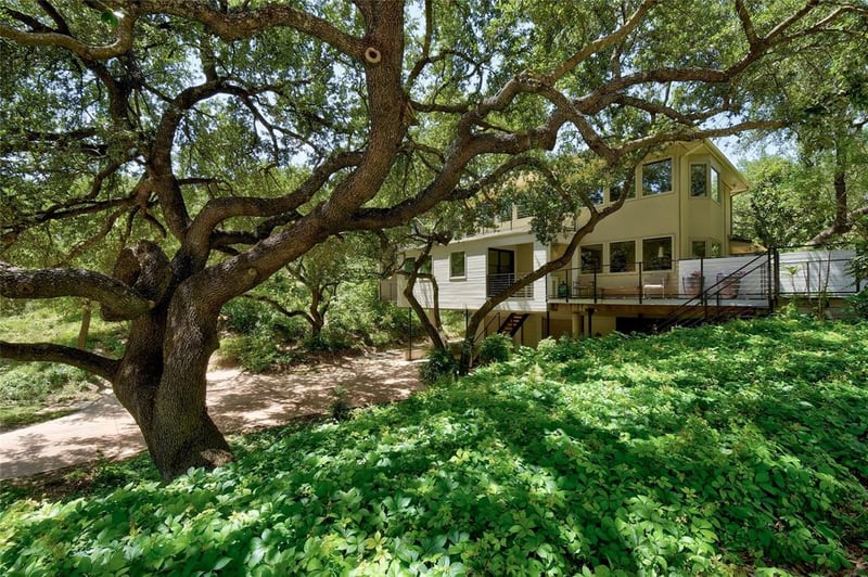 Virtual tour of 3915 Bonnell DR