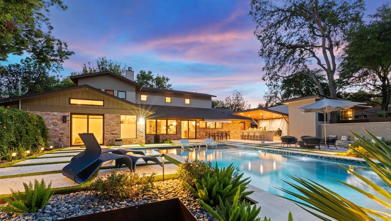 Virtual tour of 3925 Balcones Dr