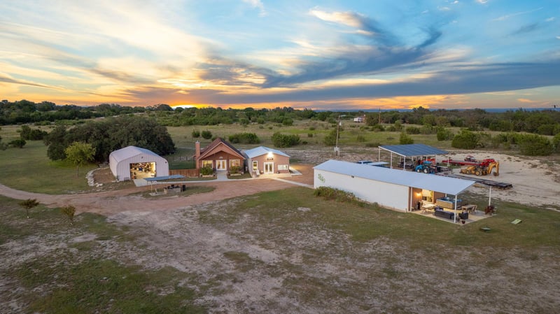 Virtual tour of 397 Private Road 3072