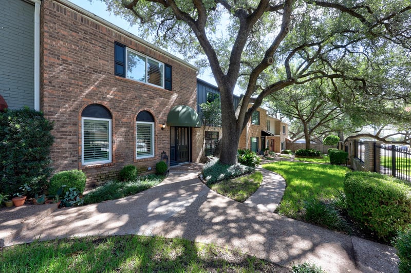 Virtual tour of 3974 Far West BLVD