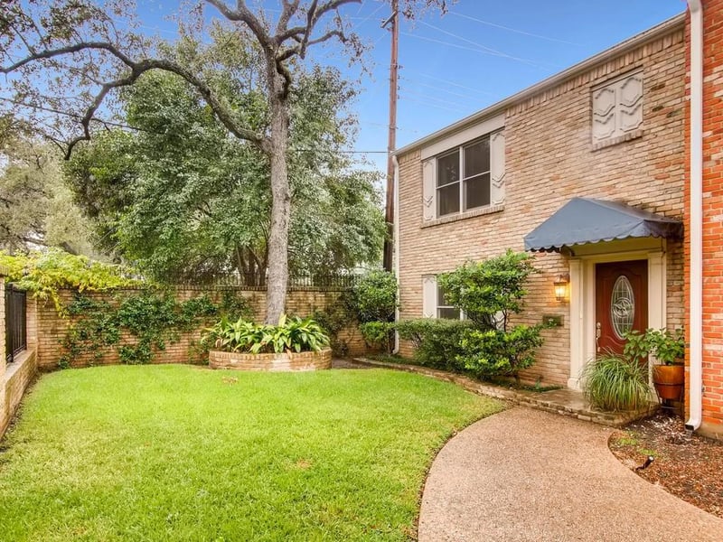 Virtual tour of 3988 Far West Blvd