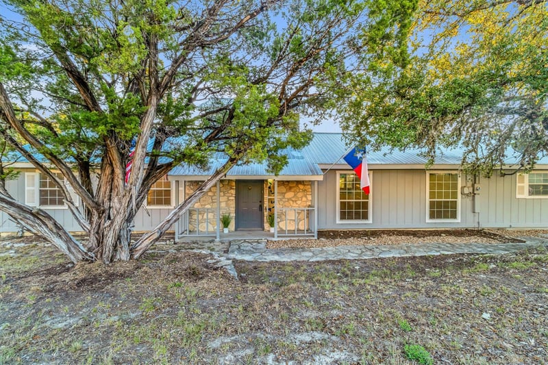 Virtual tour of 40 La Toya Trl