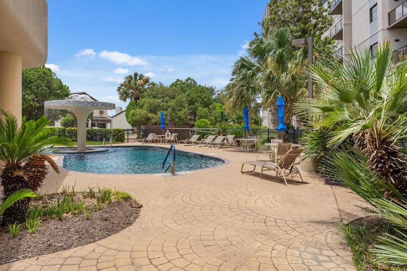 Virtual tour of 40 N Interstate 35 Unit #11B2