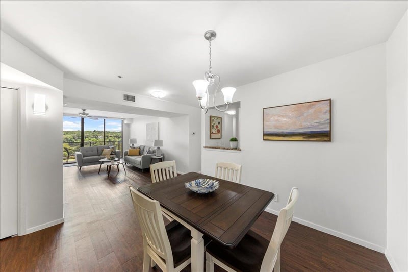 Virtual tour of 40 N Interstate Hwy 35 Unit #6B3