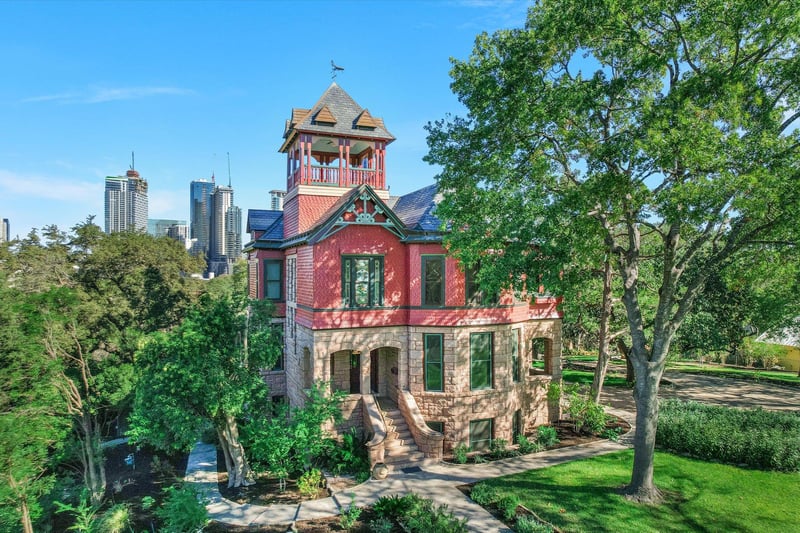 Virtual tour of 400 Academy Dr