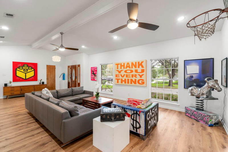 Virtual tour of 400 Hackberry ST