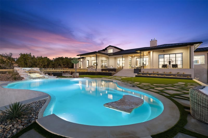 Virtual tour of 400 Medlin Creek LOOP