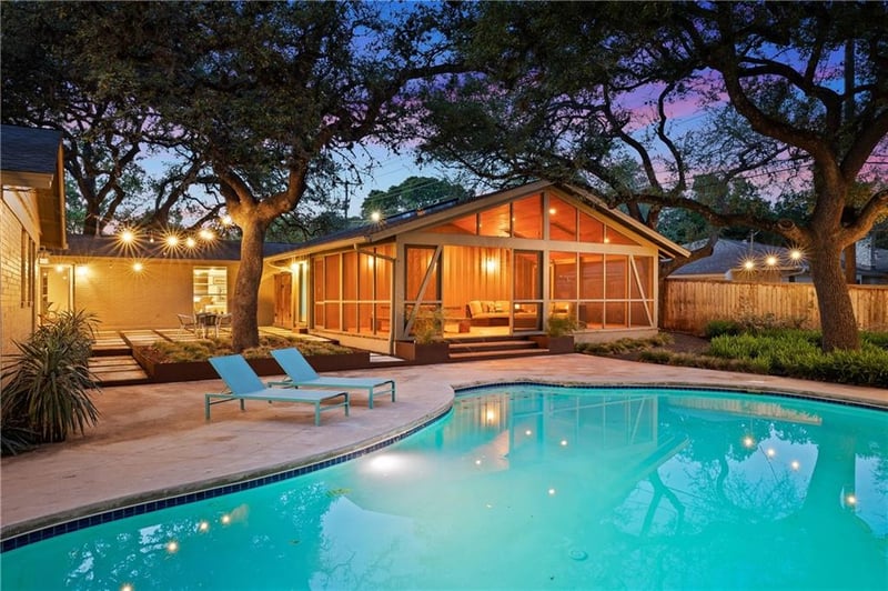 Virtual tour of 4000 North Hills DR