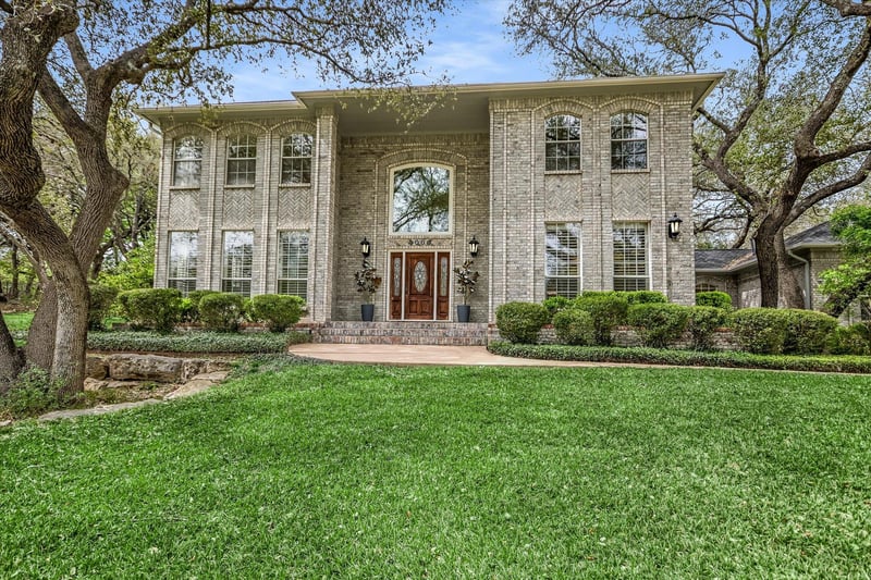 Virtual tour of 4000 Shadow Oak LN