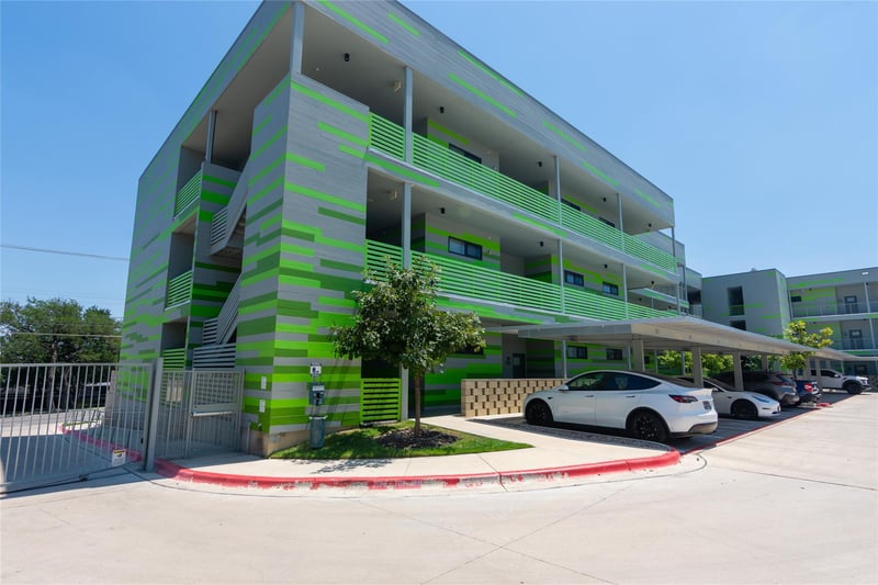 Virtual tour of 4004 Banister LN Unit #208
