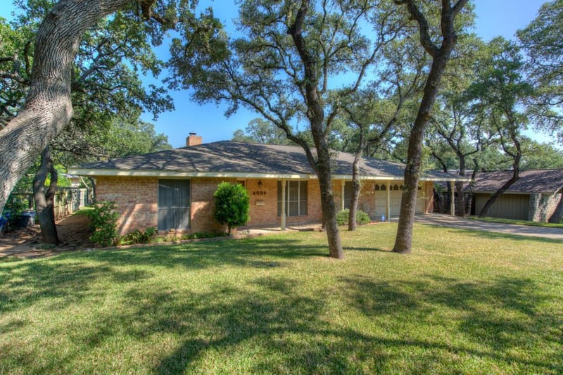 Virtual tour of 4004 Edgerock Dr