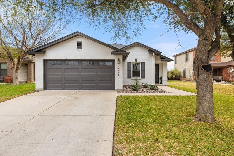 Virtual tour of 4006 Kings Canyon Dr