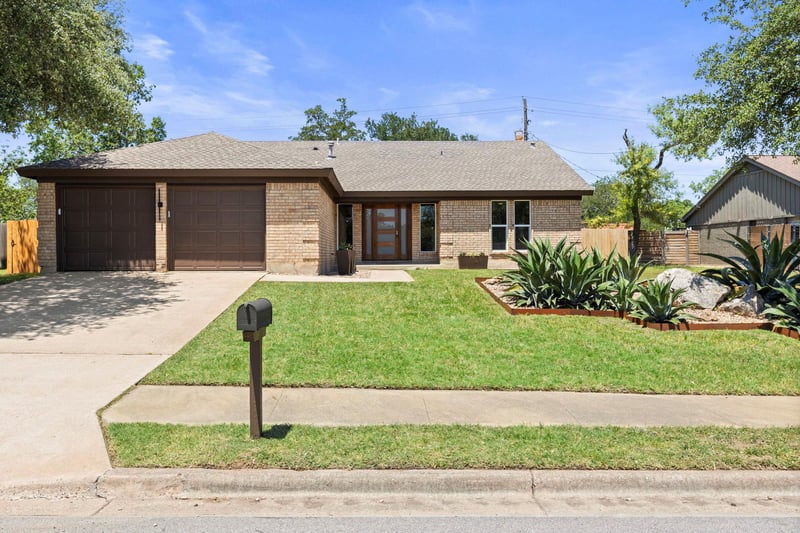 Virtual tour of 4008 Balcones Woods DR