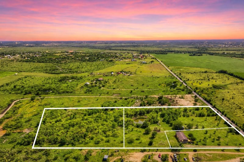 Virtual tour of 401 Graef RD