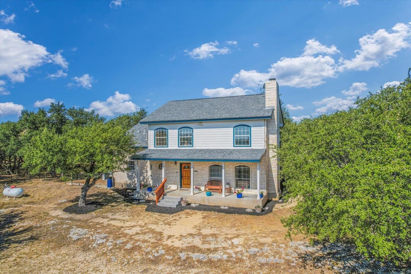 Virtual tour of 401 N Rainbow Ranch Rd