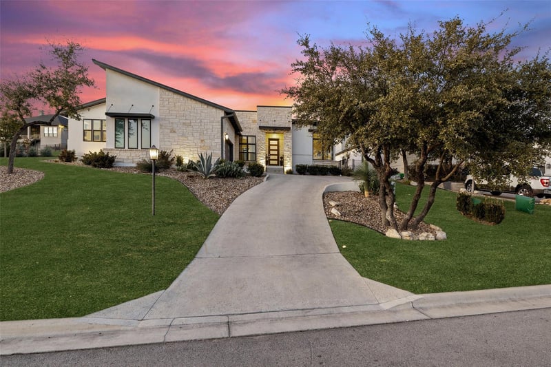 Virtual tour of 401 Ringtail Stream DR