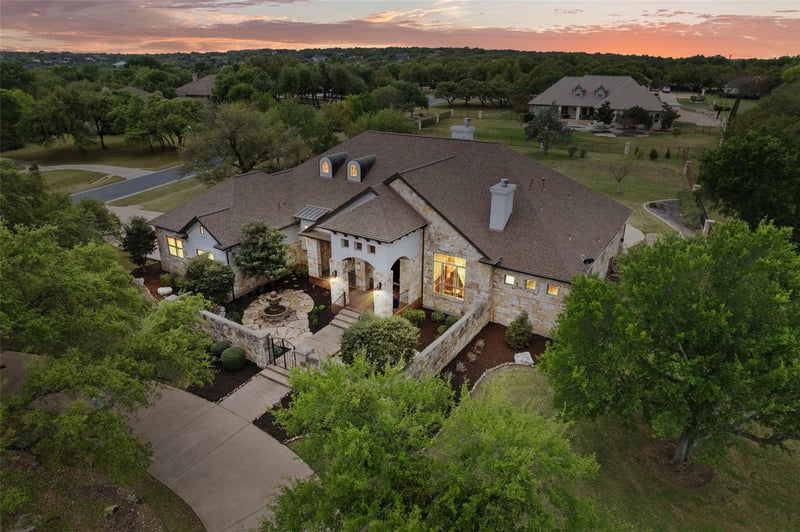 Virtual tour of 401 River Chase Blvd