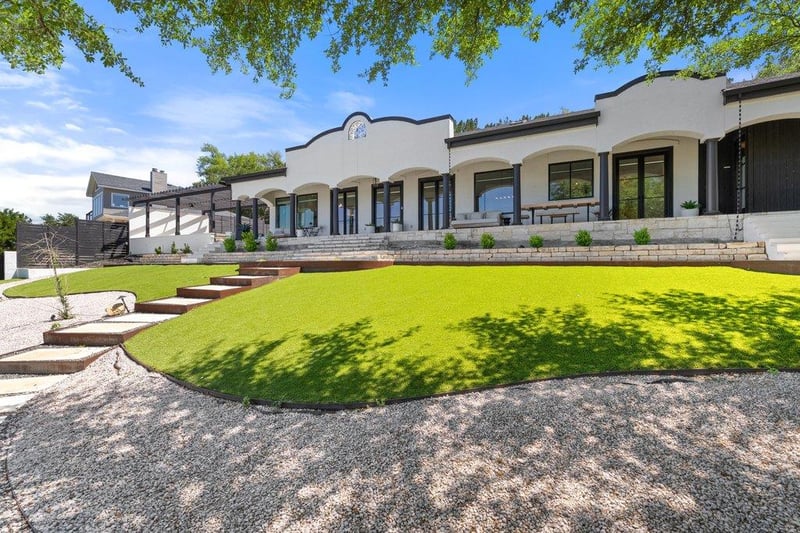 Virtual tour of 401 Rogart DR