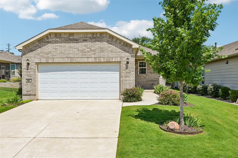 Virtual tour of 401 Yorktown ST