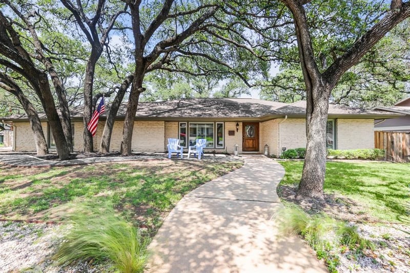 Virtual tour of 4010 Greystone DR