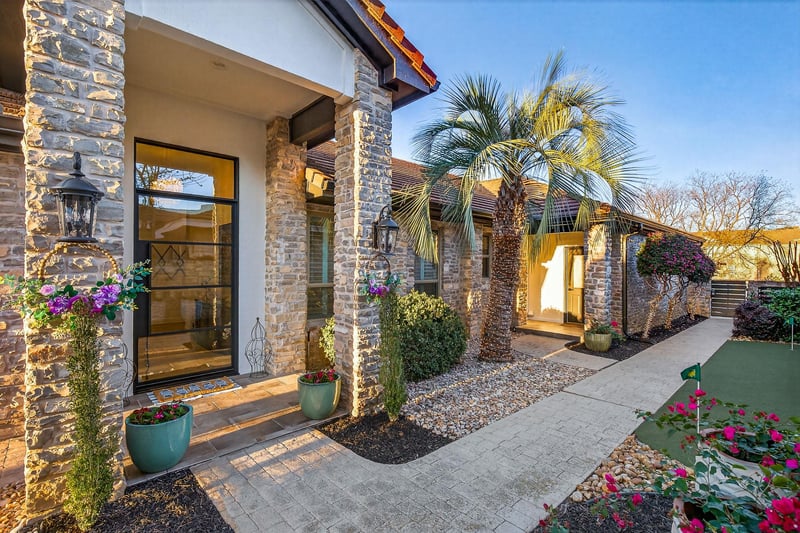 Virtual tour of 402 Horseshoe Bay North Blvd