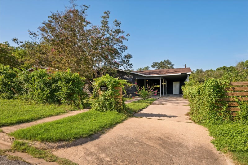 Virtual tour of 402 Philco DR