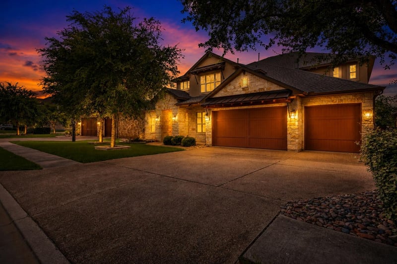 Virtual tour of 402 Raging River RD