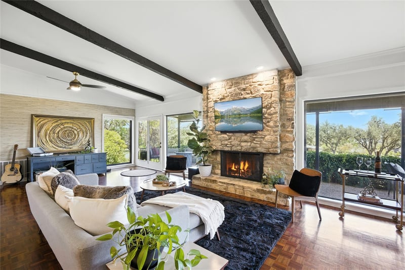 Virtual tour of 402 Seawind St