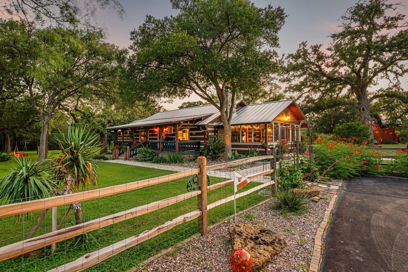 Virtual tour of 402 Smith RD
