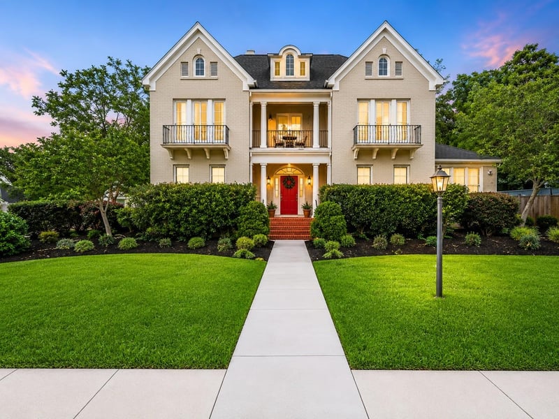 Virtual tour of 403 E Bowie ST