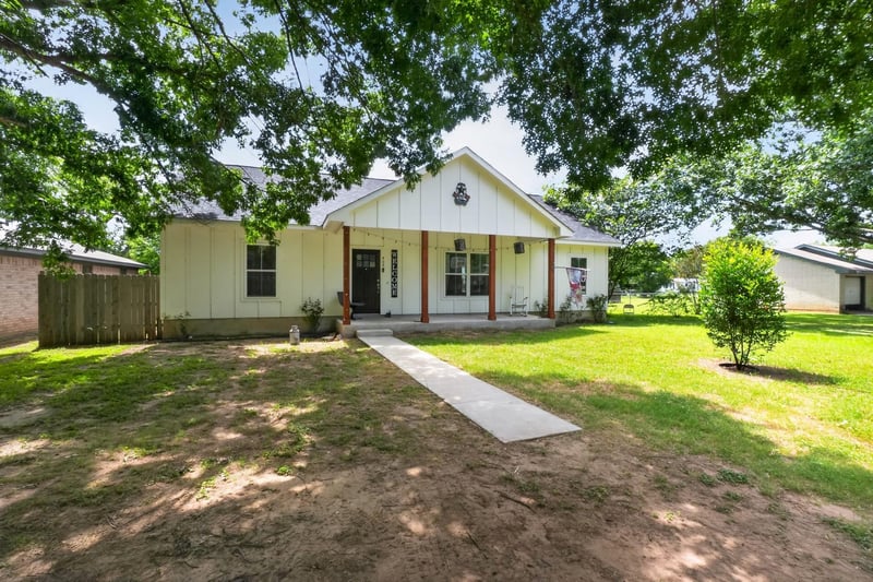 Virtual tour of 403 Lynch ST
