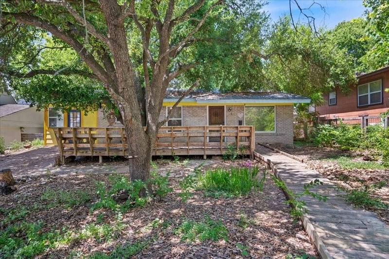 Virtual tour of 403 Post Road DR