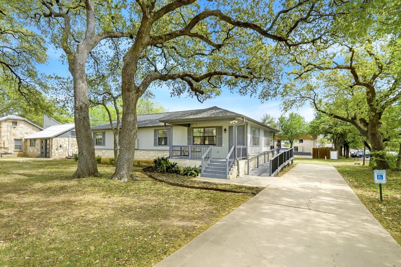 Virtual tour of 403 W Anderson Ave