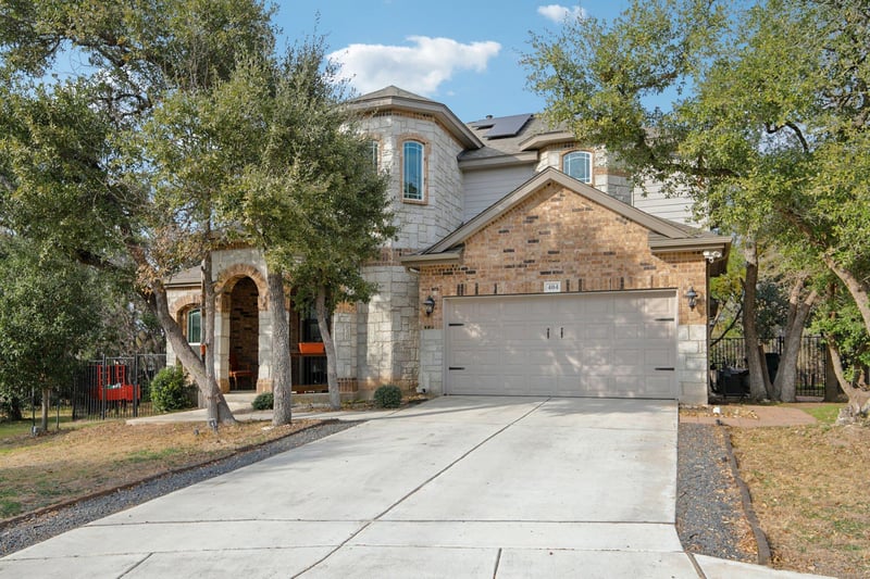 Virtual tour of 404 Ancient Oak Way