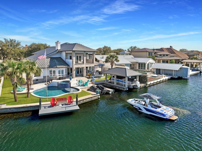 Virtual tour of 404 Matern Ct