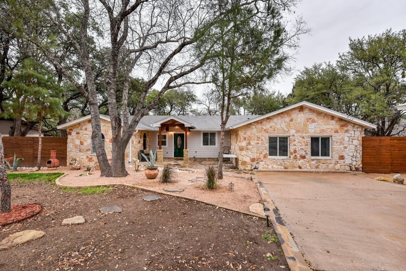 Virtual tour of 404 S Mustang Ave
