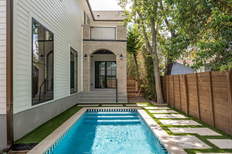 Virtual tour of 404 W 55th 1/2 St
