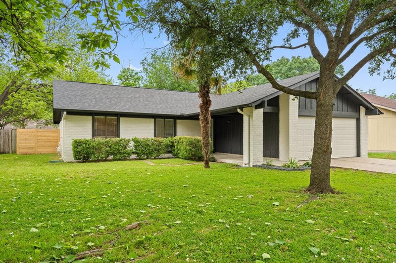 Virtual tour of 405 Fort Drum DR